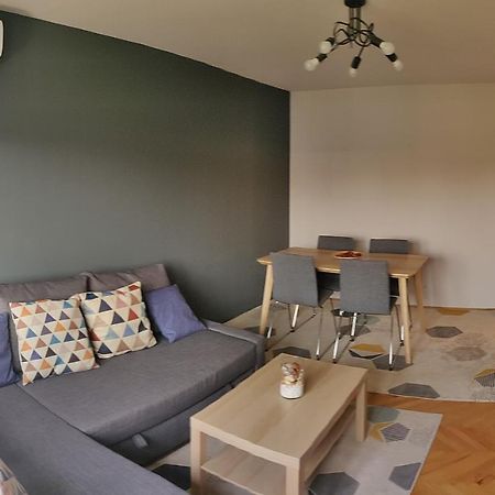 Modern And Cozy Apartment Питешти Экстерьер фото