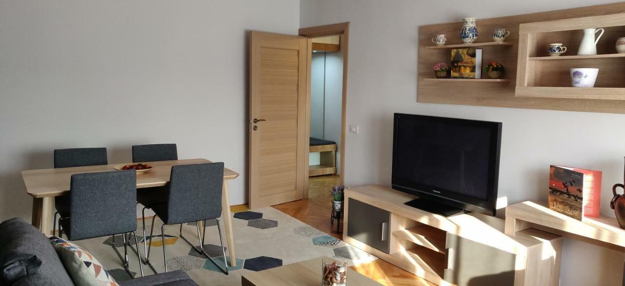 Modern And Cozy Apartment Питешти Экстерьер фото