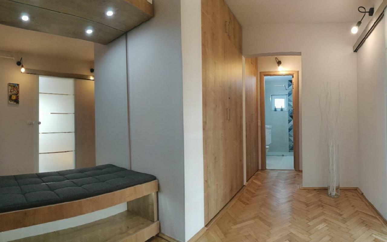 Modern And Cozy Apartment Питешти Экстерьер фото