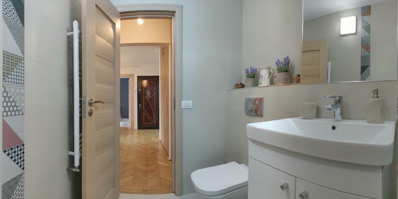 Modern And Cozy Apartment Питешти Экстерьер фото