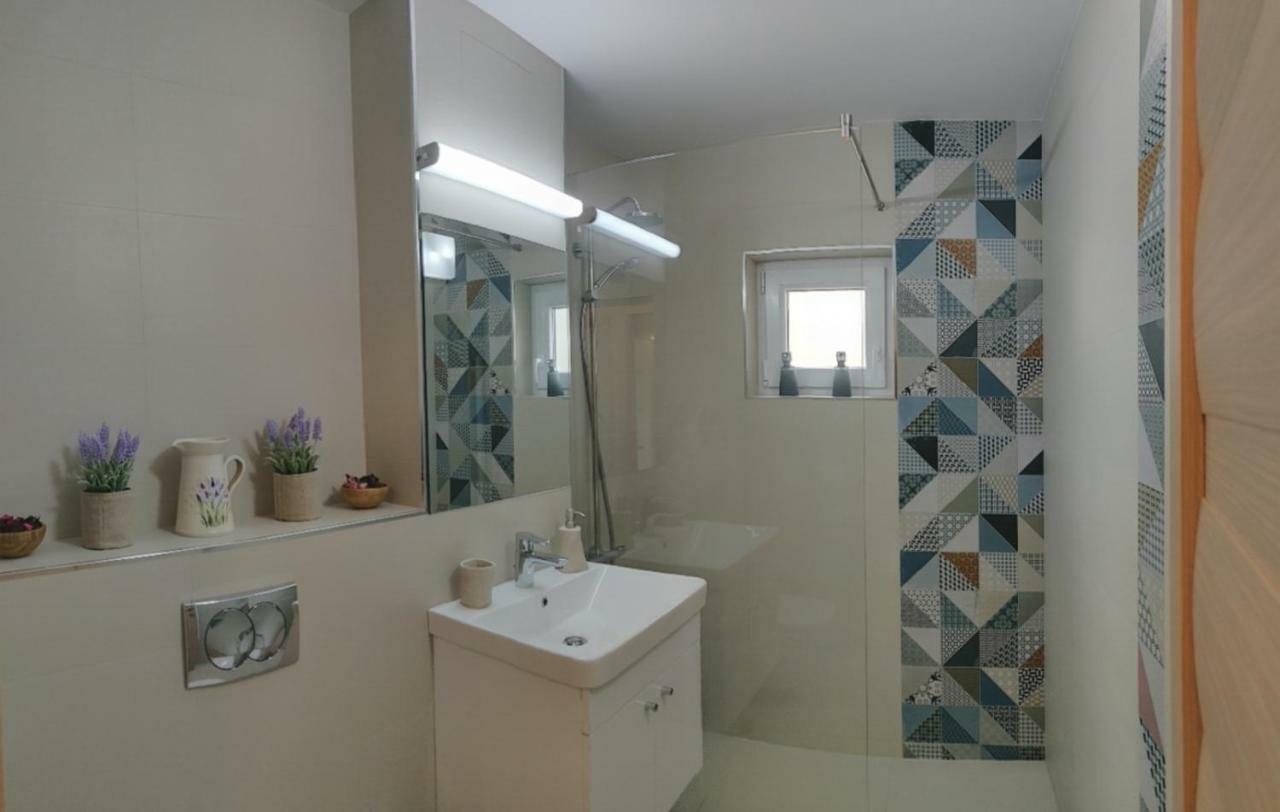 Modern And Cozy Apartment Питешти Экстерьер фото